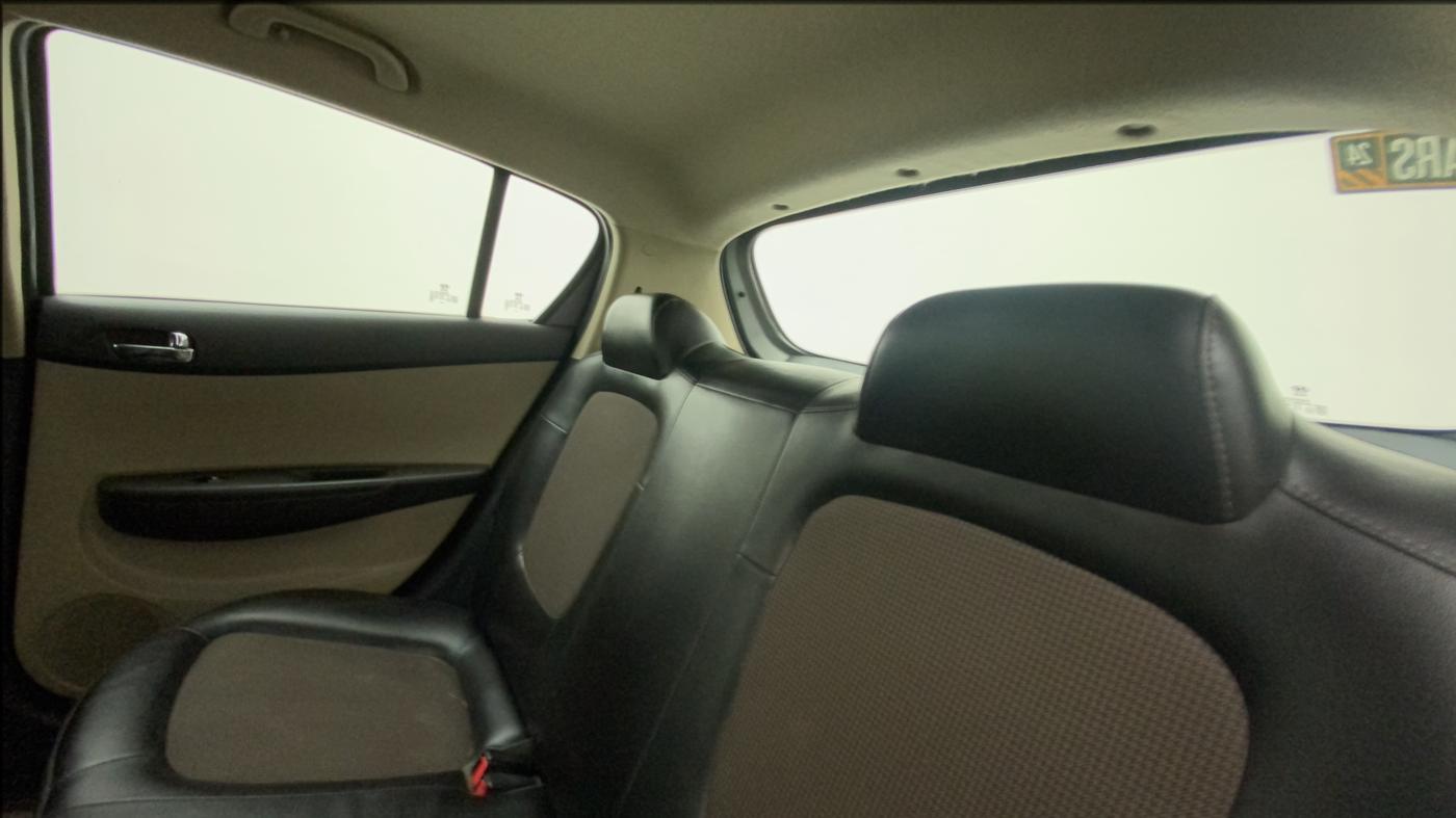 2013 Hyundai i20 MAGNA 1.2, Petrol, Manual, 69,108 km, Right Side Rear Door Cabin