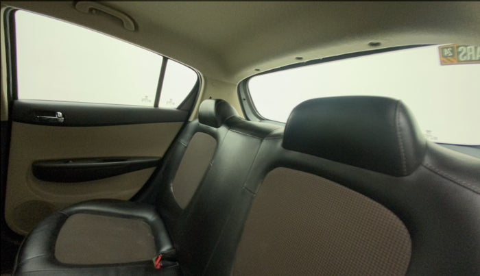 2013 Hyundai i20 MAGNA 1.2, Petrol, Manual, 69,108 km, Right Side Rear Door Cabin