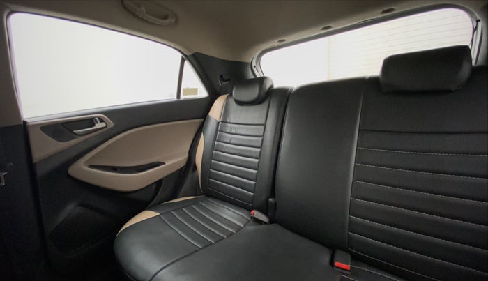 2016 Hyundai Elite i20 ASTA 1.2, Petrol, Manual, 32,920 km, Right Side Door Cabin View