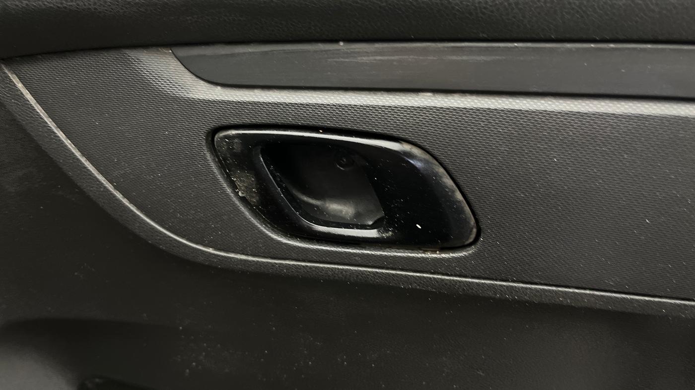2016 Renault Kwid RXT 0.8, CNG, Manual, 1,000 km, Driver Side Door Panels Control