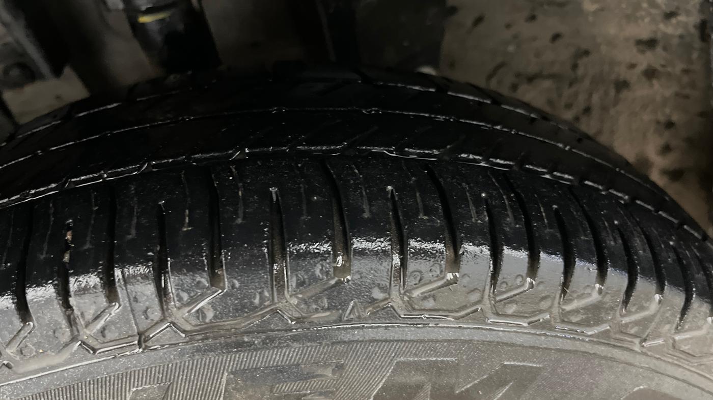 2016 Renault Kwid RXT 0.8, CNG, Manual, 1,000 km, Left Front Tyre Tread