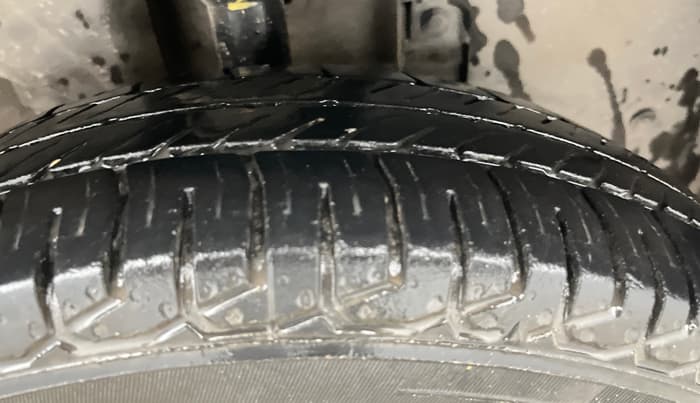 2016 Renault Kwid RXT 0.8, CNG, Manual, 70,860 km, Right Front Tyre Tread