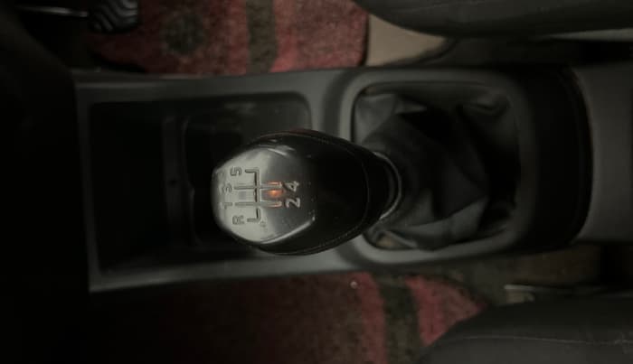 2016 Renault Kwid RXT 0.8, CNG, Manual, 70,860 km, Gear Lever