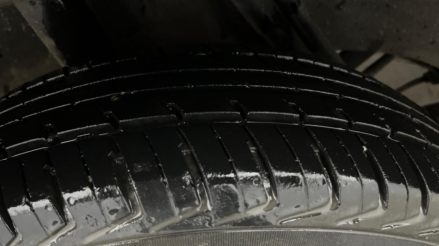 2016 Renault Kwid RXT 0.8, CNG, Manual, 1,000 km, Right Rear Tyre Tread