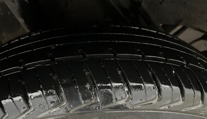 2016 Renault Kwid RXT 0.8, CNG, Manual, 70,860 km, Right Rear Tyre Tread