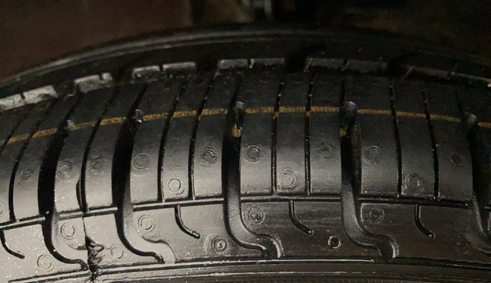 2010 Hyundai i10 MAGNA 1.2, Petrol, Manual, 40,010 km, Left Front Tyre Tread