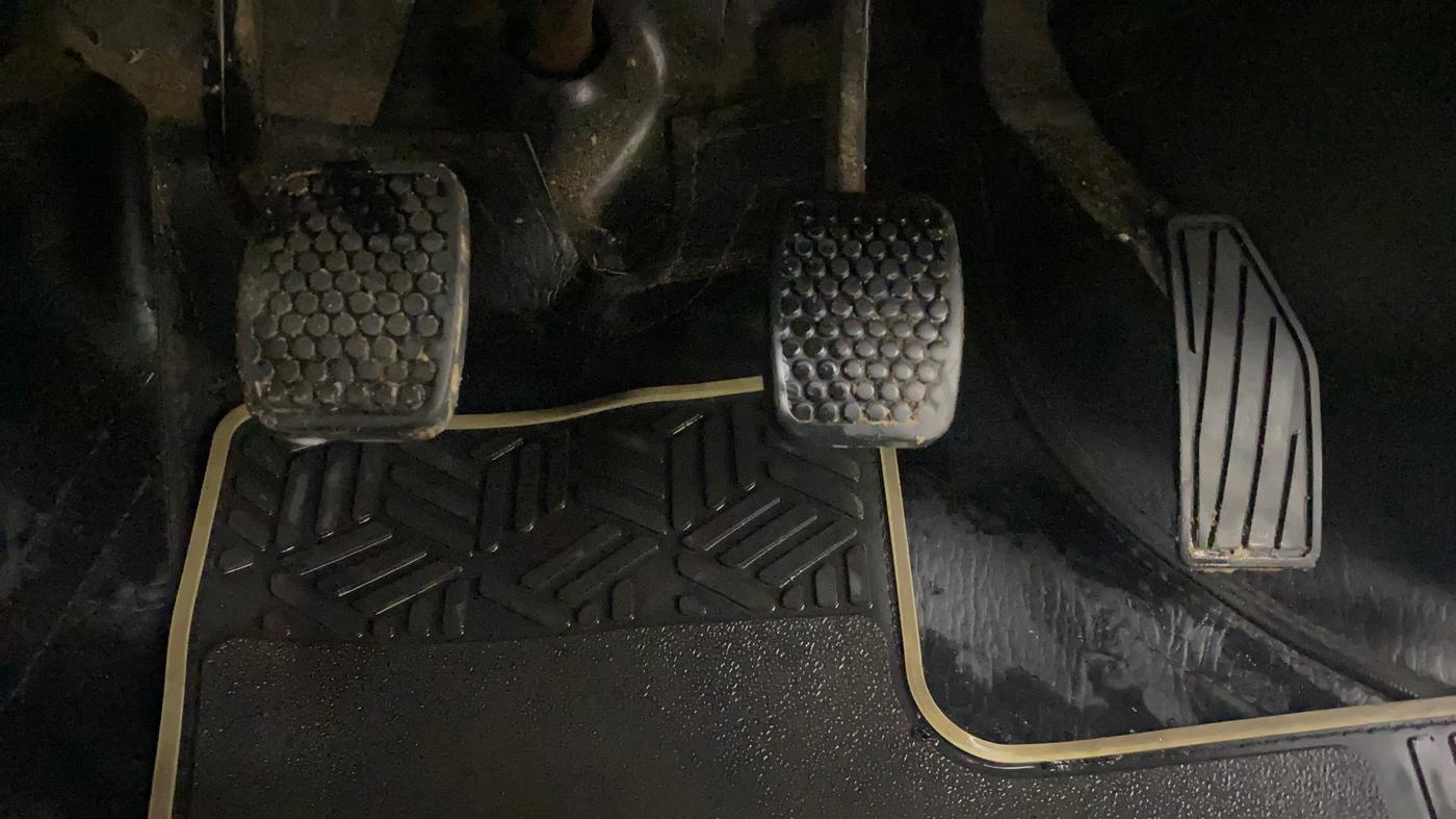 2020 Maruti Alto VXI, CNG, Manual, 49,107 km, Pedals