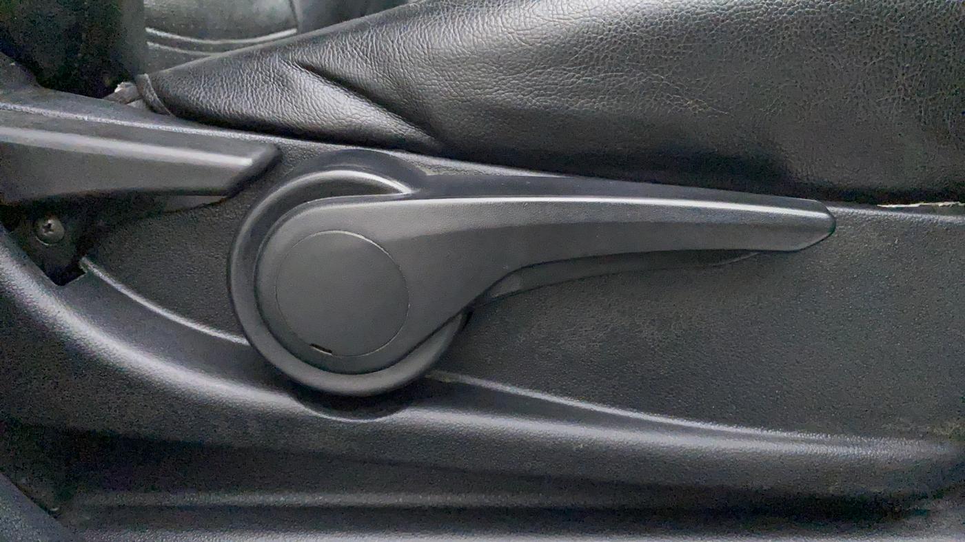 2017 Tata Tiago XZA 1.2 REVOTRON, Petrol, Automatic, 88,379 km, Driver Side Adjustment Panel