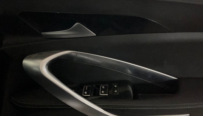 2020 MG HECTOR SHARP 1.5 DCT PETROL, Petrol, Automatic, 66,365 km, Driver Side Door Panels Control