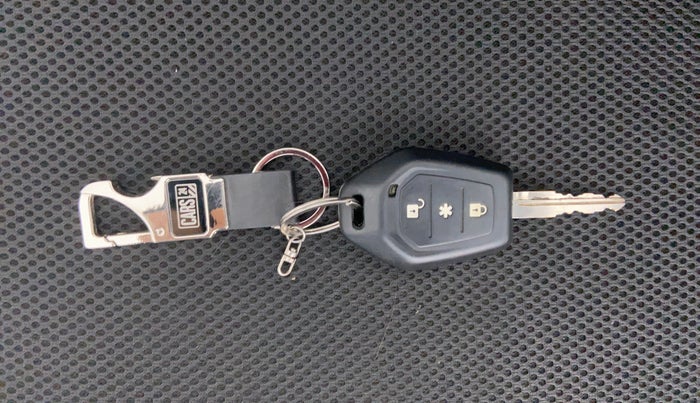 2017 Mahindra TUV300 T8 AT, Diesel, Automatic, 35,373 km, Key Close-up