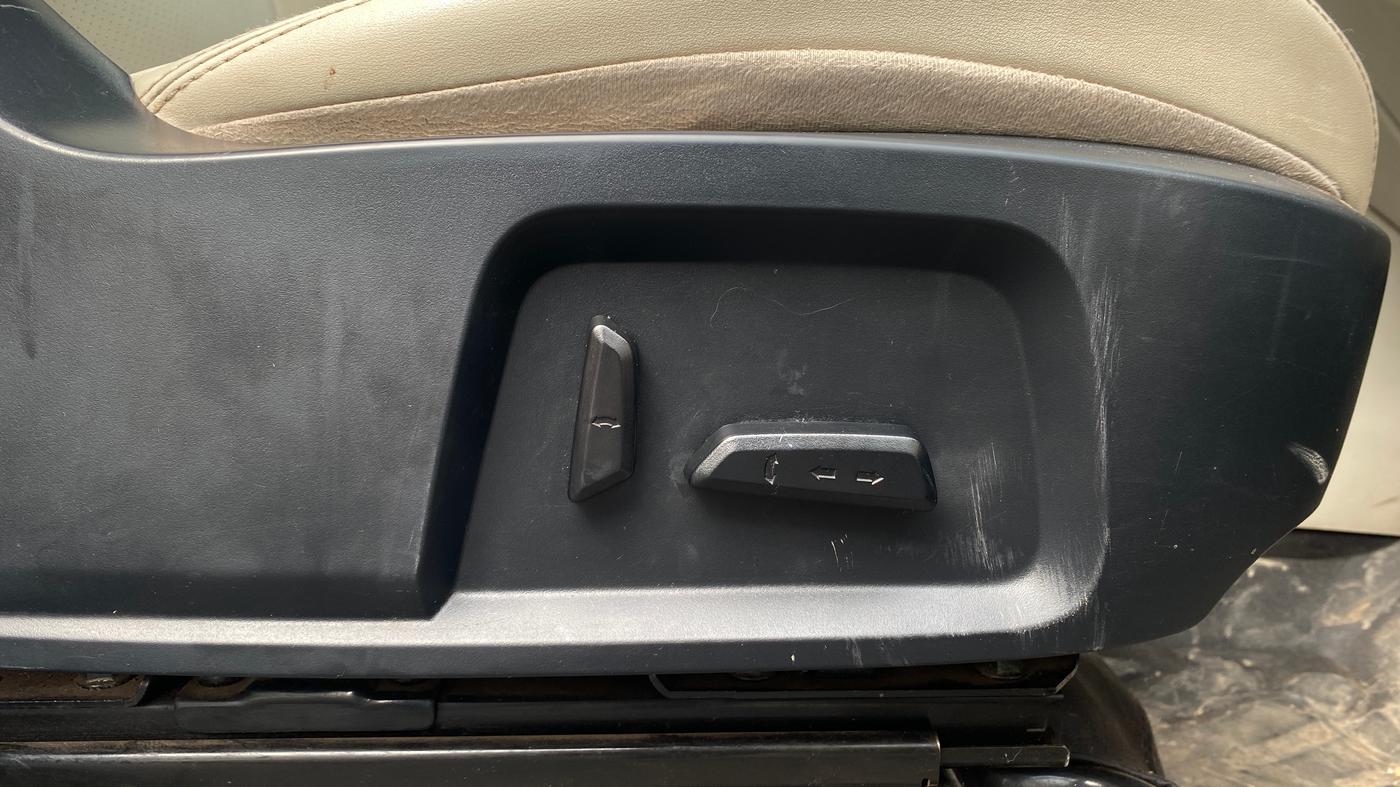 2021 Tata Safari XZA PLUS, Diesel, Automatic, 1,12,777 km, Driver Side Adjustment Panel