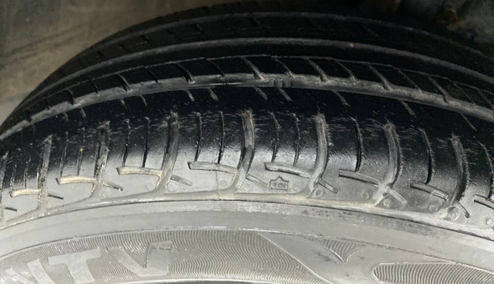 2017 Maruti Baleno DELTA 1.2 K12, Petrol, Manual, 27,767 km, Right Front Tyre Tread