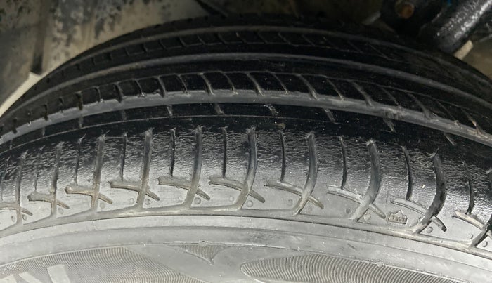 2017 Maruti Baleno DELTA 1.2 K12, Petrol, Manual, 27,767 km, Left Front Tyre Tread