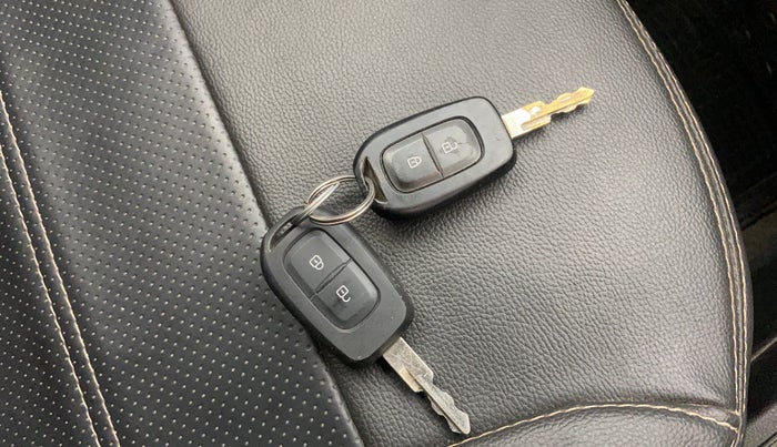 2017 Renault Kwid RXT 1.0 AMT, Petrol, Automatic, 44,636 km, Key Close Up