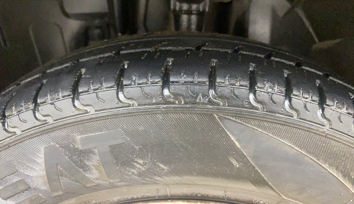 2017 Renault Kwid RXT 1.0 AMT, Petrol, Automatic, 44,636 km, Left Front Tyre Tread