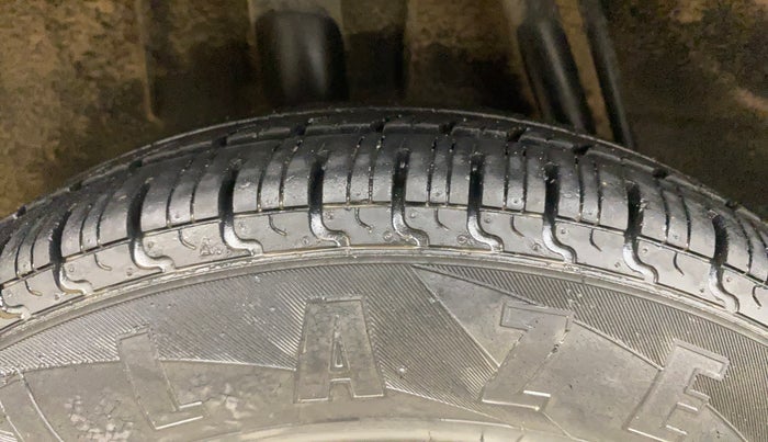 2017 Renault Kwid RXT 1.0 AMT, Petrol, Automatic, 44,636 km, Right Rear Tyre Tread