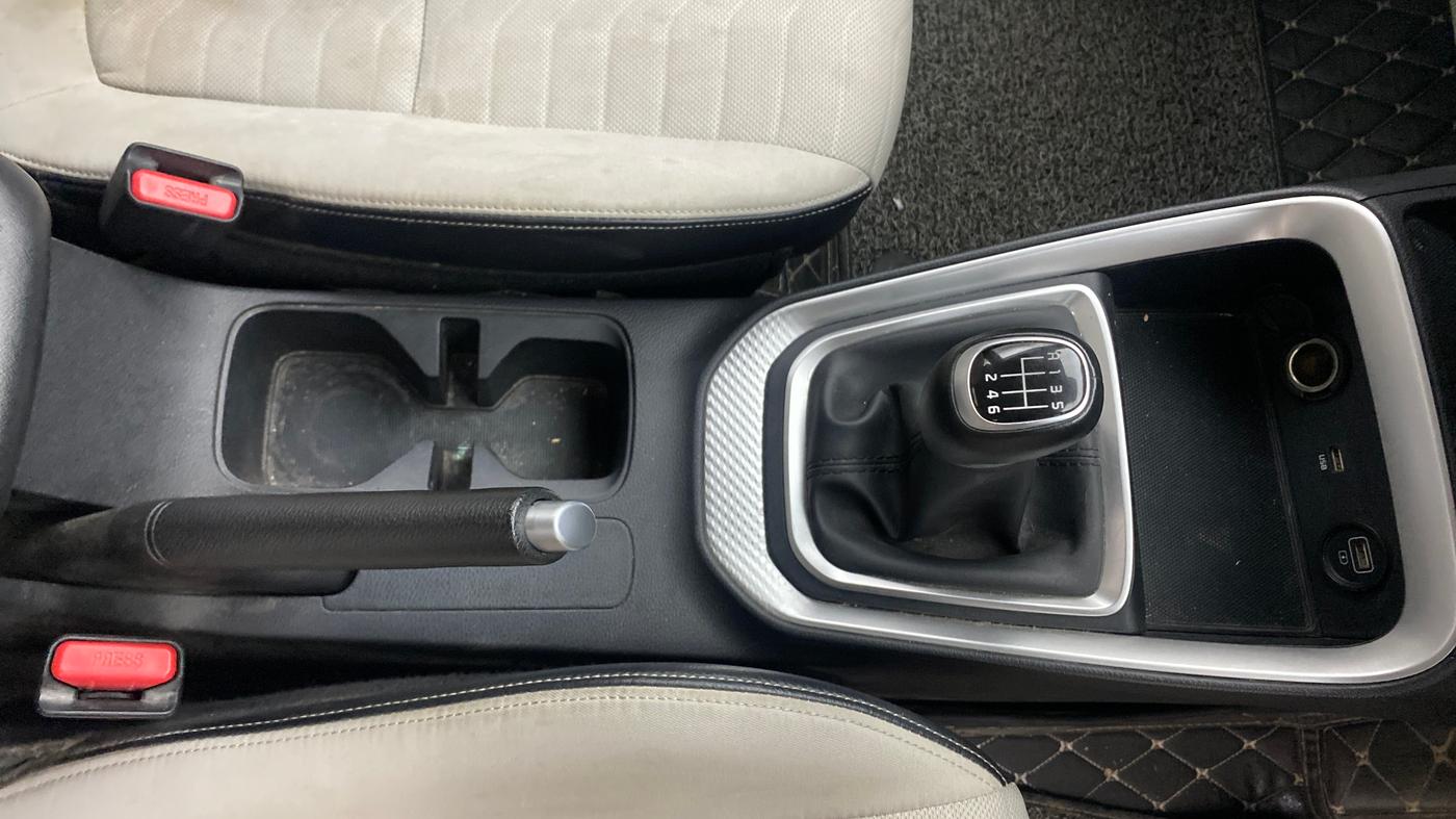 2023 KIA SONET HTX 1.0 IMT, Petrol, Manual, 23,851 km, Gear Lever