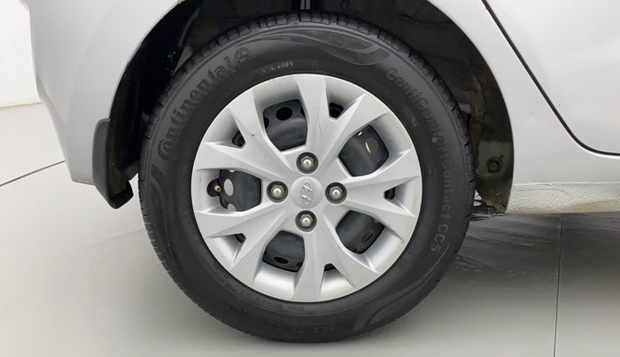 2016 Hyundai Grand i10 MAGNA 1.2 KAPPA VTVT, Petrol, Manual, 1,08,726 km, Right Rear Wheel