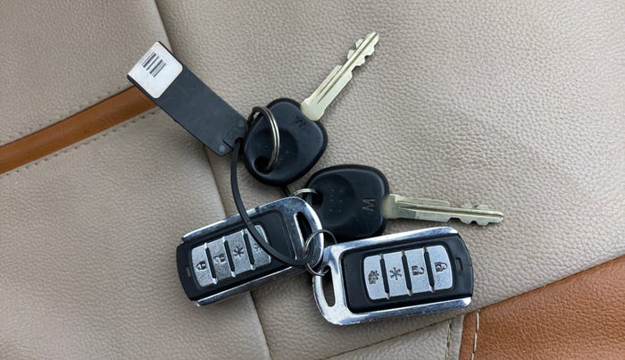 2018 Hyundai Eon MAGNA +, Petrol, Manual, 58,497 km, Key Close Up