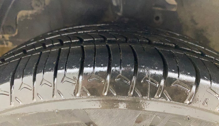 2018 Hyundai Eon MAGNA +, Petrol, Manual, 58,497 km, Left Front Tyre Tread