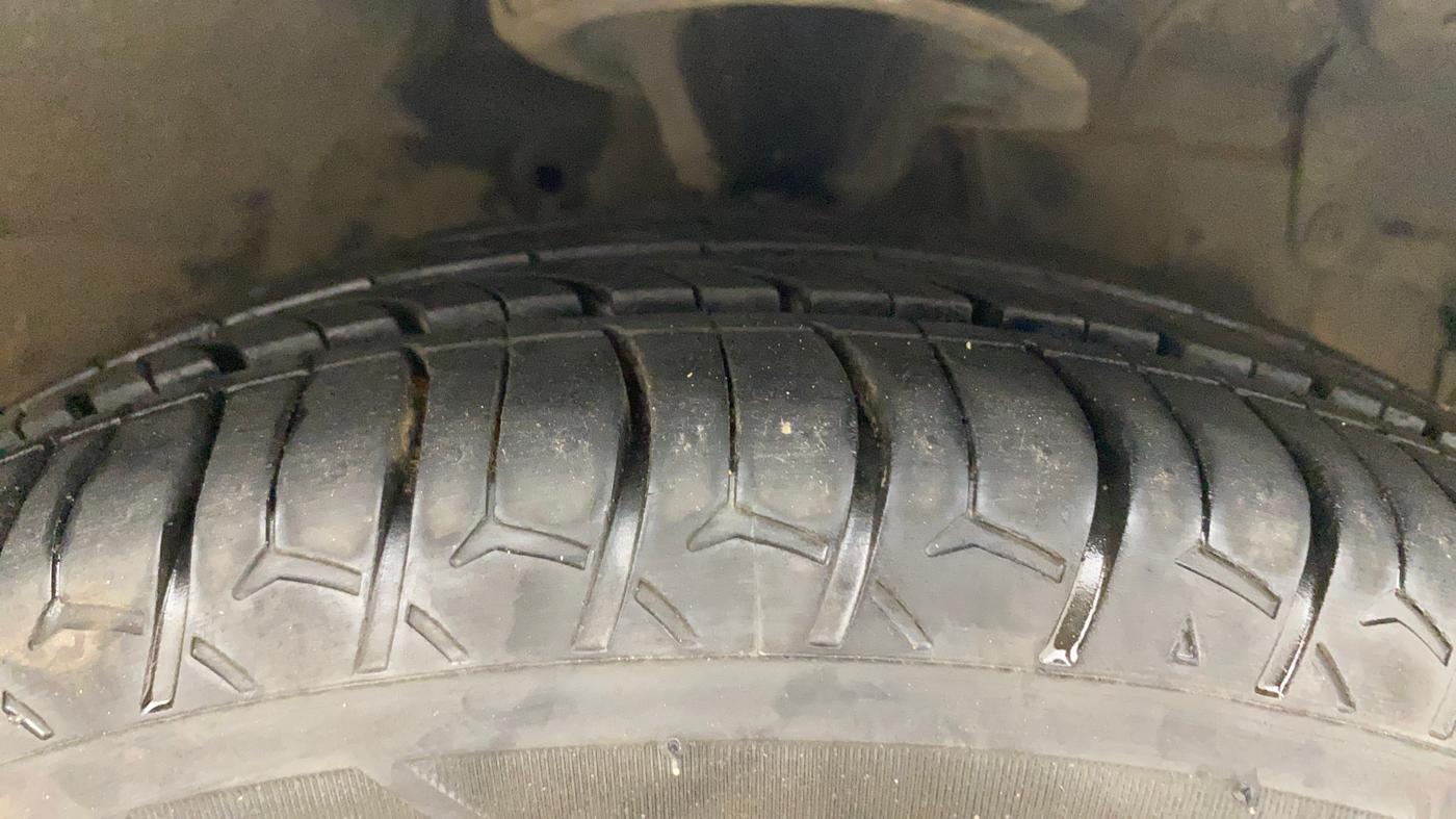 2018 Hyundai Eon MAGNA +, Petrol, Manual, 58,497 km, Right Front Tyre Tread