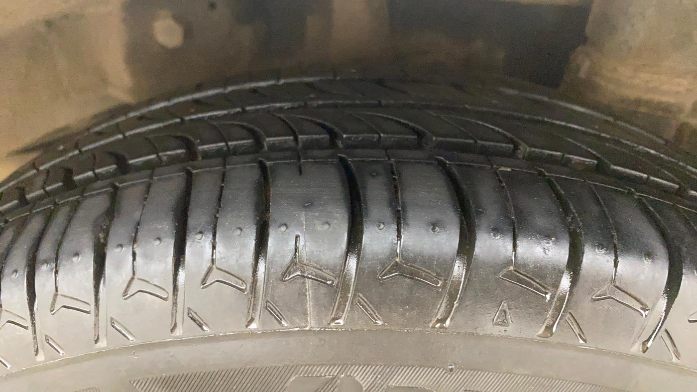 2018 Hyundai Eon MAGNA +, Petrol, Manual, 58,497 km, Left Rear Tyre Tread
