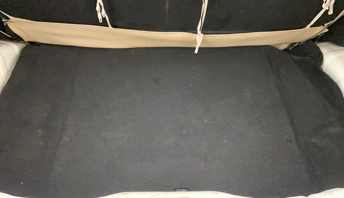 2018 Hyundai Eon MAGNA +, Petrol, Manual, 58,497 km, Boot Inside