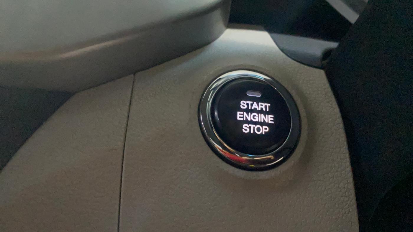 2019 Mahindra XUV300 W8 1.5 DIESEL, Diesel, Manual, 1,12,671 km, Keyless Start/ Stop Button
