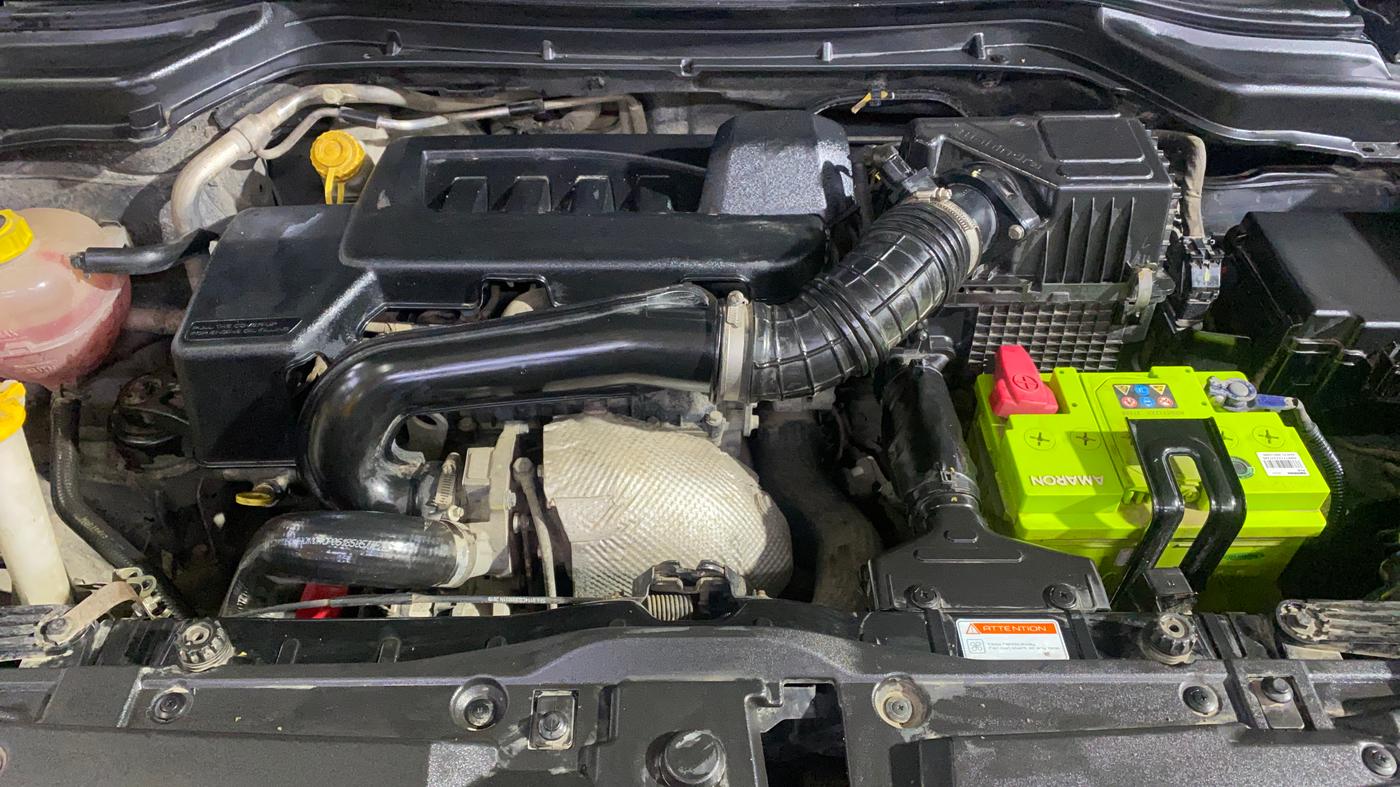 2019 Mahindra XUV300 W8 1.5 DIESEL, Diesel, Manual, 1,12,671 km, Engine View