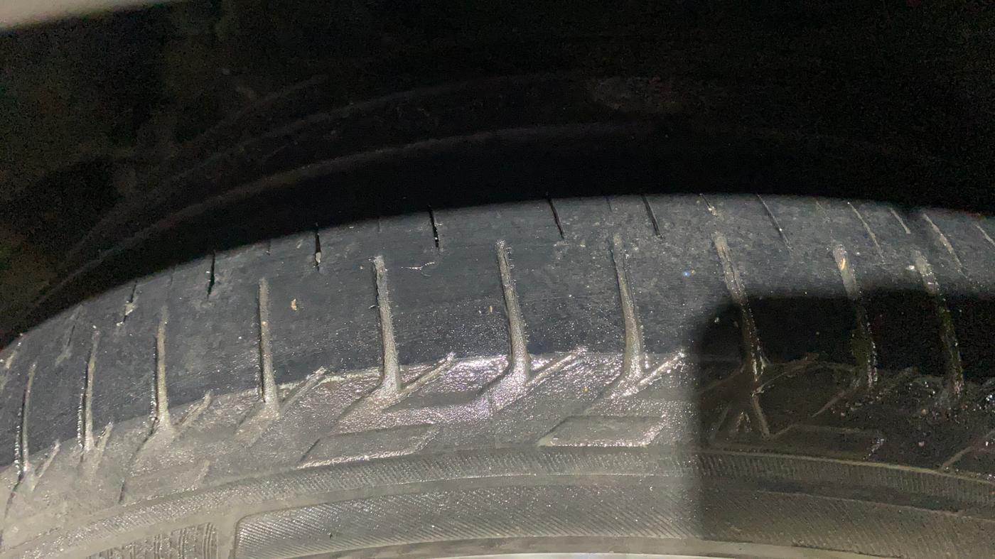 2019 Mahindra XUV300 W8 1.5 DIESEL, Diesel, Manual, 1,12,671 km, Left Front Tyre Tread