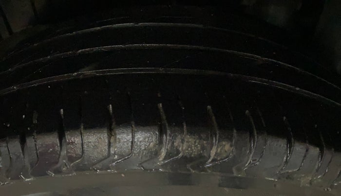 2019 Mahindra XUV300 W8 1.5 DIESEL, Diesel, Manual, 1,12,627 km, Right Rear Tyre Tread