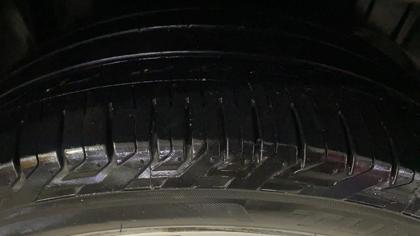 2019 Mahindra XUV300 W8 1.5 DIESEL, Diesel, Manual, 1,12,671 km, Left Rear Tyre Tread