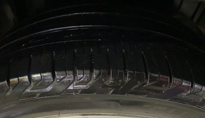 2019 Mahindra XUV300 W8 1.5 DIESEL, Diesel, Manual, 1,12,627 km, Left Rear Tyre Tread