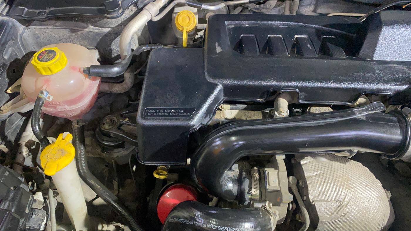 2019 Mahindra XUV300 W8 1.5 DIESEL, Diesel, Manual, 1,12,671 km, Engine View - Right