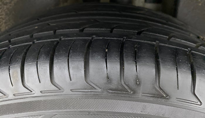 2017 Jeep Compass LIMITED (O) 1.4 PETROL AT, Petrol, Automatic, 60,648 km, Left Rear Tyre Tread