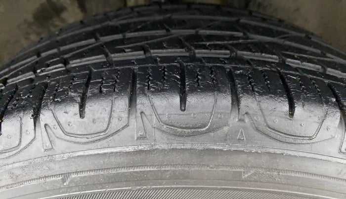 2017 Jeep Compass LIMITED (O) 1.4 PETROL AT, Petrol, Automatic, 60,648 km, Right Front Tyre Tread
