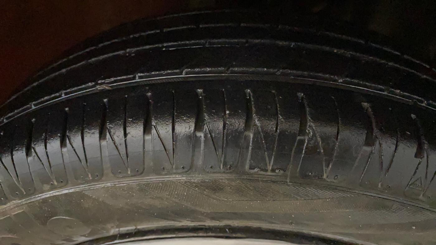2017 Maruti IGNIS DELTA 1.2, Petrol, Manual, 71,878 km, Right Front Tyre Tread