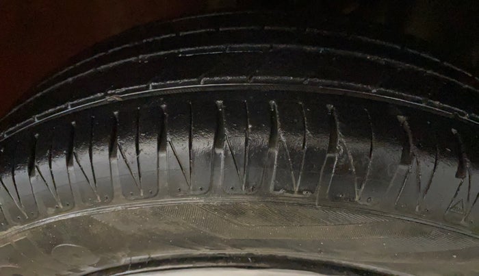 2017 Maruti IGNIS DELTA 1.2, Petrol, Manual, 71,862 km, Right Front Tyre Tread