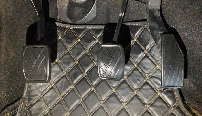 2017 Maruti IGNIS DELTA 1.2, Petrol, Manual, 71,862 km, Pedals