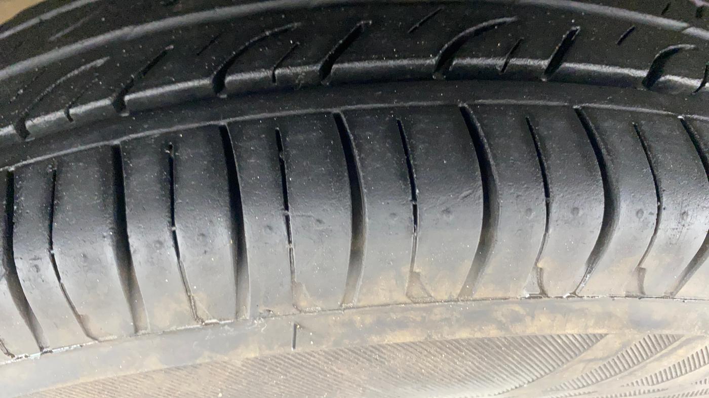 2015 Renault Kwid RXT 0.8, Petrol, Manual, 42,768 km, Left Front Tyre Tread