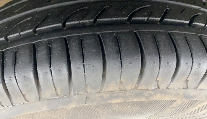 2015 Renault Kwid RXT 0.8, Petrol, Manual, 42,768 km, Left Front Tyre Tread