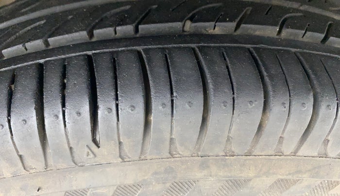 2015 Renault Kwid RXT 0.8, Petrol, Manual, 42,768 km, Right Front Tyre Tread