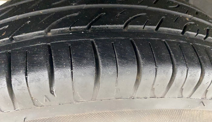 2015 Renault Kwid RXT 0.8, Petrol, Manual, 42,768 km, Right Rear Tyre Tread