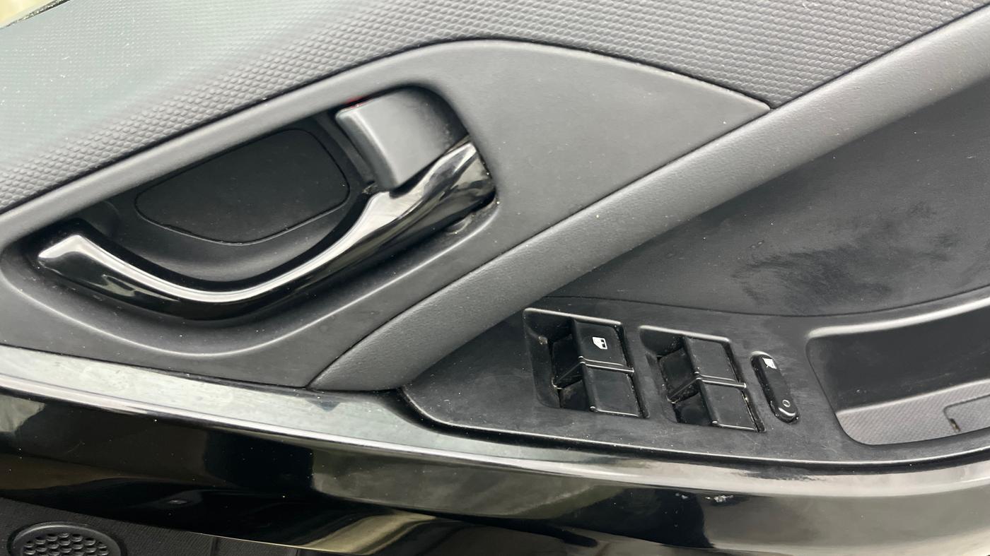2022 Tata NEXON XZ PLUS PETROL KAZIRANGA, Petrol, Manual, 18,028 km, Driver Side Door Panels Control