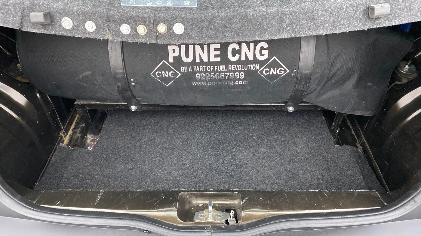2019 Renault Kwid RXT 1.0 AMT (O), CNG, Automatic, 38,635 km, Boot Inside