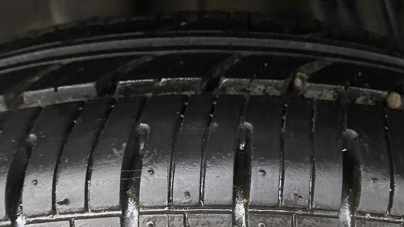 2019 Renault Kwid RXT 1.0 AMT (O), CNG, Automatic, 38,635 km, Right Rear Tyre Tread