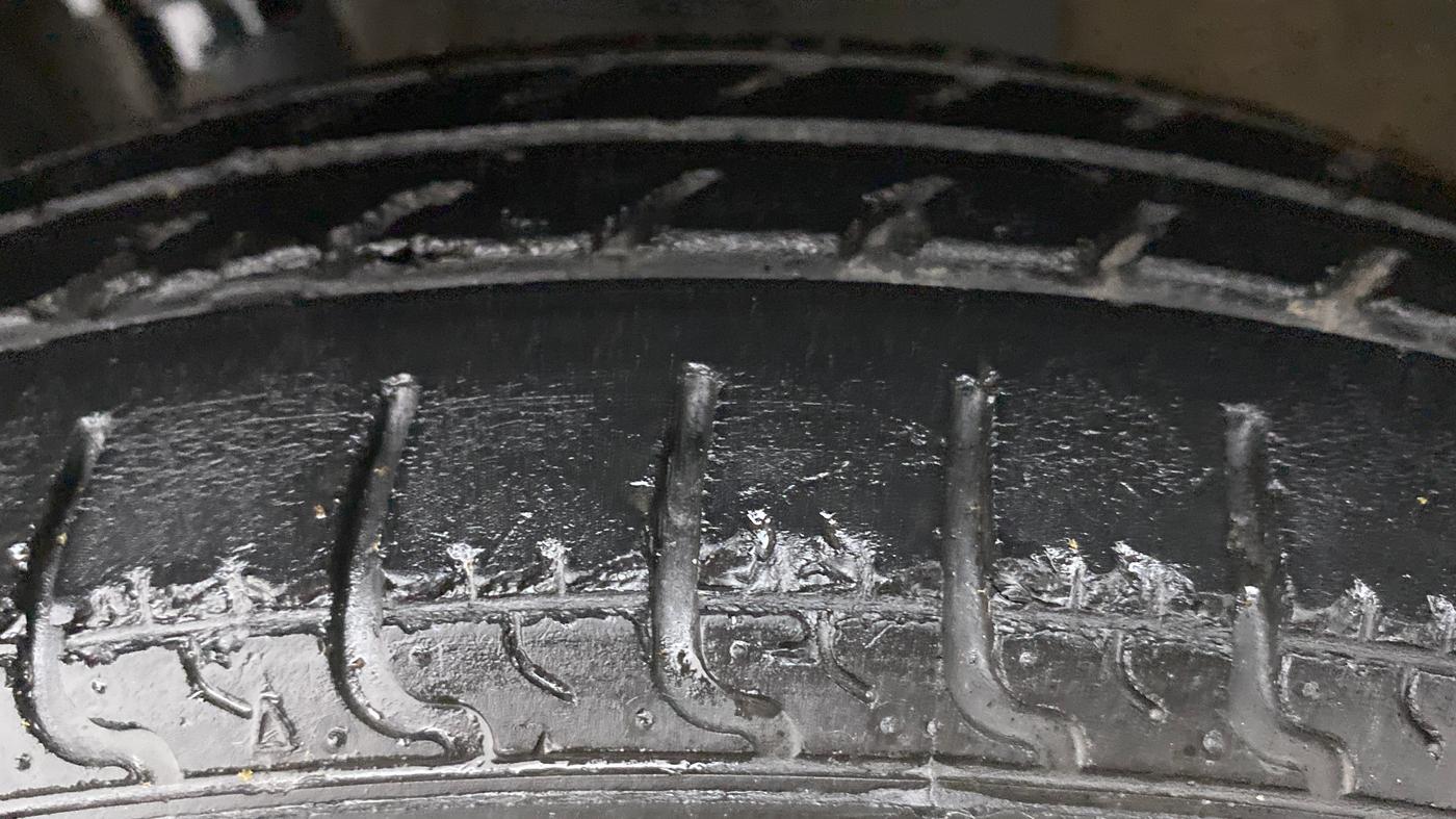 2019 Renault Kwid RXT 1.0 AMT (O), CNG, Automatic, 38,635 km, Left Front Tyre Tread