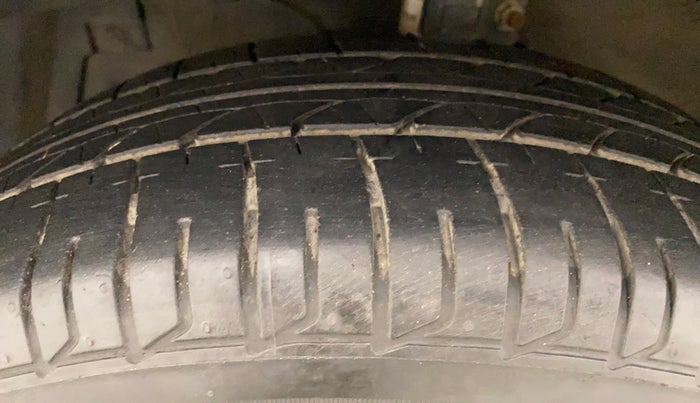 2016 Maruti Swift ZXI, Petrol, Manual, 50,413 km, Left Front Tyre Tread