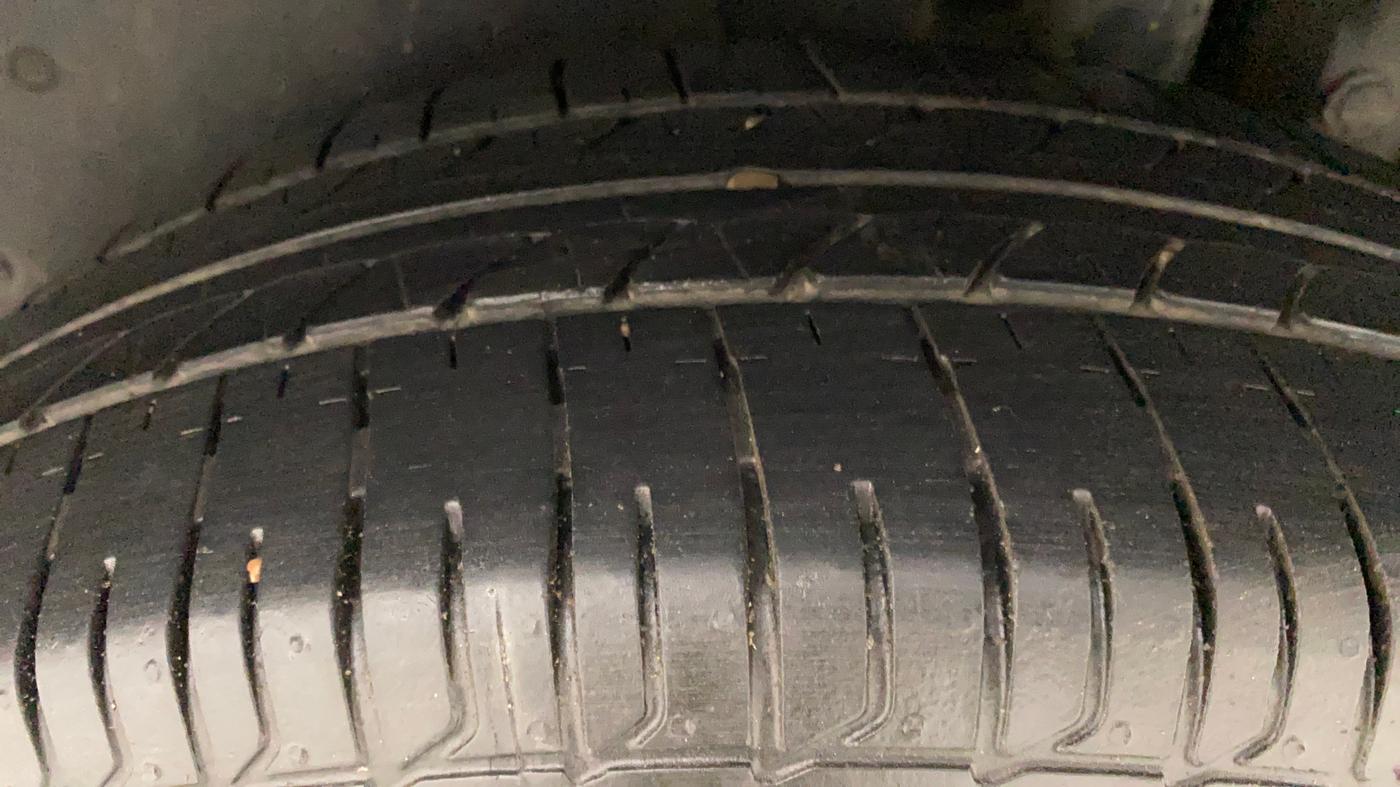 2016 Maruti Swift ZXI, Petrol, Manual, 50,413 km, Left Rear Tyre Tread