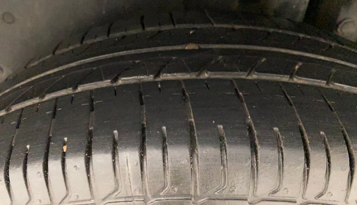 2016 Maruti Swift ZXI, Petrol, Manual, 50,413 km, Left Rear Tyre Tread